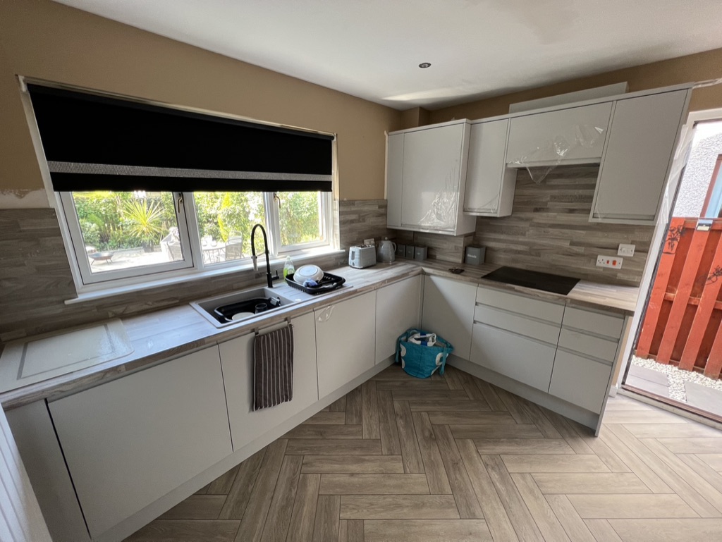 Finished L shaped kitchen worktop completed by Granite Builders in Stonehaven